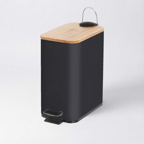 Papelera De Pedal Rectangular De 5 Litros Con Acabado Mate. Tapa De Bambú Y Cuerpo De Metal Negro. Cubo Interior De Polipropileno Extraíble Con Asa. Medidas: 25x14x27 Cm.