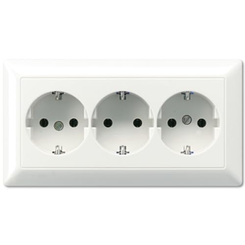 Prise Schuko Jung AS523WW triple pour éliminer les multiprises de votre salon