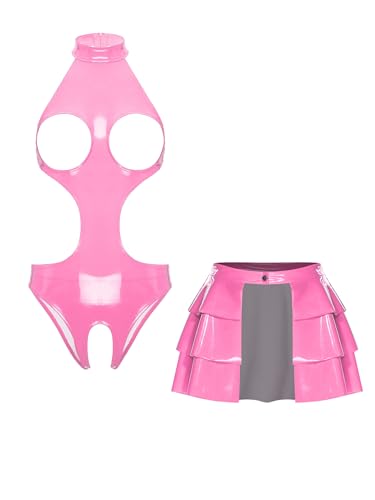 Ropa club con body de charol de aspecto húmedo y minifalda elástica