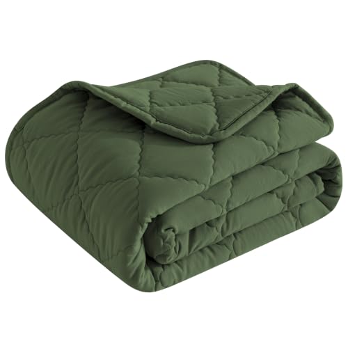 Image of BEDSUM Toddler Quilt 39x47, Microfiber Baby Quilt for Crib, Olive Green | Lightweight Toddler Blanket for Boys Girls Nursery, Machine Washable All Season Kid Quilt, Tummy Time Blanket, Stroller Quilt