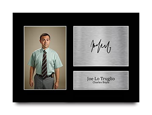 HWC Trading A4 Joe Lo Truglio Brooklyn Nine-Nine Geschenke Gedrucktes Signiertes Autogramm Foto für Fans von Fernsehshows für 19,99 EUR bei amazon.de Bild: HWC Trading A4 Joe Lo Truglio Brooklyn Nine-Nine Geschenke Gedrucktes Signiertes Autogramm Foto für Fans von Fernsehshows für 19,99 EUR bei amazon.de