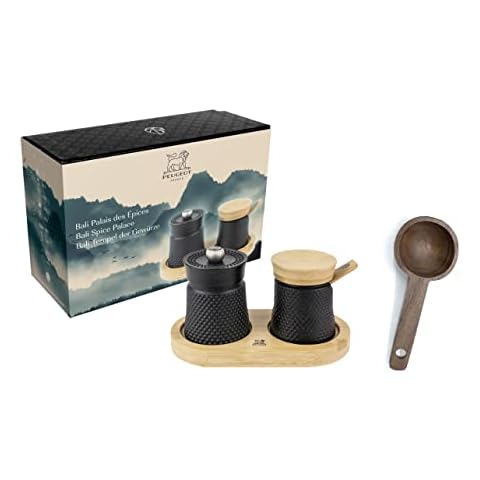 Peugeot Bali - Molinillo de pimienta y salero de hierro fundido con bandeja de madera Cover