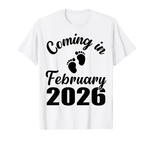 Bebé llegará en febrero de 2026 Anuncio de embarazo de mamá papá Camiseta