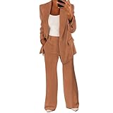 Avec ce costume résistant aux plis conçu pour conserver son style élégant même en cas de port prolongé dans des environnements formels ou lors d'excursions de loisirs, vous pouvez passer sans problème des réunions de bureau au brunch de loisirs