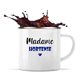 ☕ tasse métallique avec 300ml de pur bonheur ! au bureau, en camping ou en randonnée, elle vous accompagnera fièrement partout. éviter le micro-ondes mais peut passer au lave-vaisselle avec précaution pour conserver ce design unique. design imprimé de chaque côté du mug pour deux fois plus de plaisir !