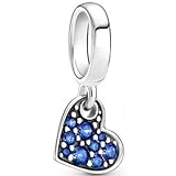 Añade un toque de color a tu look con el Charm Colgante corazón: Inclinado de Pavé Azul Estelar