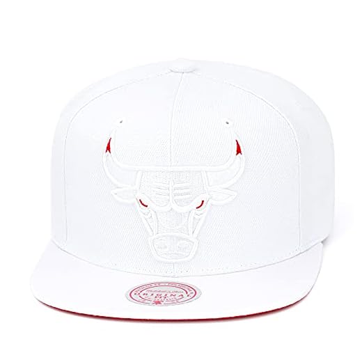 Mitchell & Ness Chicago Bulls Snapback Hat Adjustable Cap - White/Red Eyes