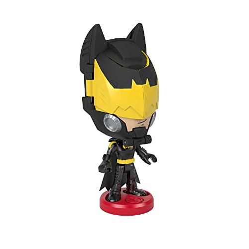 Con questo set Batman e veicolo trasformabile Batwing di Imaginext, ti aspettano avventure di DC Super Friends ricche di azione.