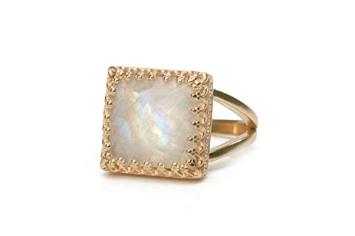 Bague pierre de lune, le cadeau idéal comme pierre de naissance de juin