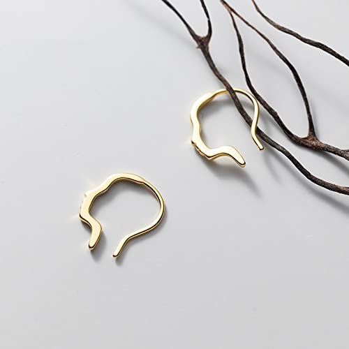 Petites boucles d'oreilles créoles pour un style élégant au bureau