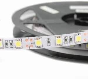 Rotolo 5 Metri Striscia 300 Led 55 Watt 5050 Smd Luce Naturale 5 Mt con Biadesivo Neutral White