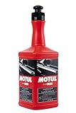 [PRESTACIONES] La fórmula MOTUL Shampoo Coche a base de cera de Montan repara los barnices dañados dejando un brillo profundo. Elimina eficazmente todo rastro de grasa, polvo, tierra, mosquitos, residuos de pastillas de freno, ... Seca sin dejar marcas. Deja una película protectora anticorrosiva y seca, que repele el agua y produce un secado más rápido y uniforme. Protege pinturas y barnices.