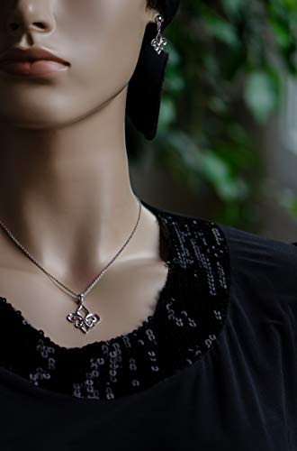Pendentif fleur de lys en argent rhodié : le cadeau idéal