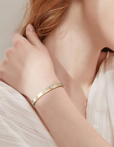 Clover Bracelets for Women Gifts with Premium Emerald&Moissanite|D Clolor VVS1 Clarity 3EX Cut|S925 Sterling Silver Plated 18K Gold Stackable Non Tarnish2