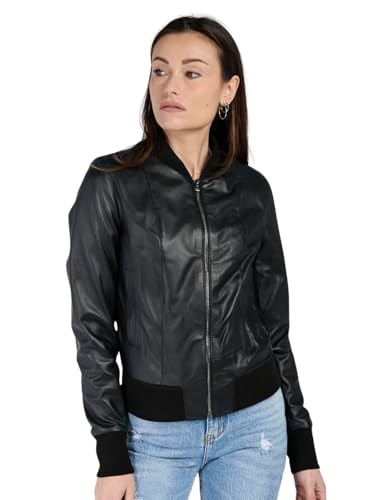 DESIGN ITALIANO: Bomber in vera pelle di alta qualità, realizzato in Italia con lavorazione artigianale e stile vintage. La modella è alta 173 cm e indossa la taglia M.