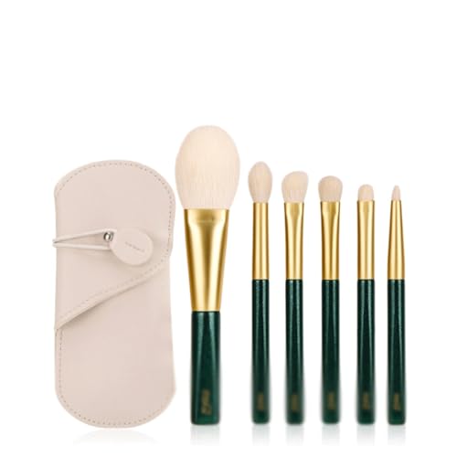 Pinceaux de maquillage délicats : la solution manche court contre le teint surchargé
