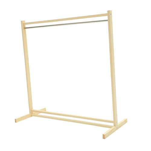 Support vêtements poupée en bois pour aménager un coin de jeu ordonné