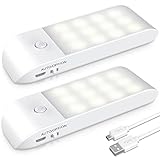 🌞【USB Recargable y Ahorro de Energía】 respetuoso con el medio ambiente y ahorra dinero y muchas baterías🔋 . Con la batería de iones de litio de alta capacidad de 600 mAh incorporada, esta luz con sensor de movimiento se puede cargar completamente en 2,5 horas (cable de carga micro USB incluido). Tiene una duración de hasta 4 horas en modo de luz constante y hasta 2 meses en modo automático (dependiendo de la frecuencia de uso).
