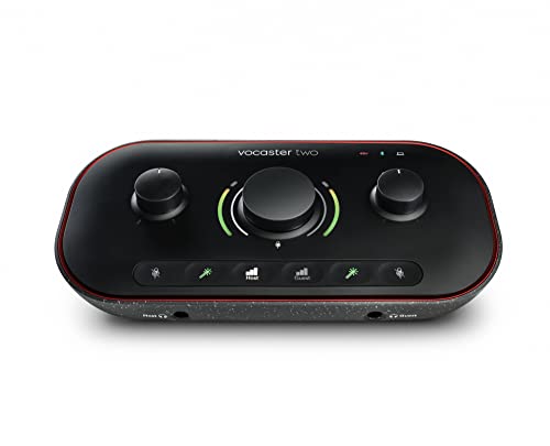 Focusrite Vocaster Two: interfaz de pódcast para grabar a un anfitrión y a un invitado. Dispone de dos entradas de micrófono y dos salidas de auriculares, con Auto Gain, Enhance y silencio, nero Cover