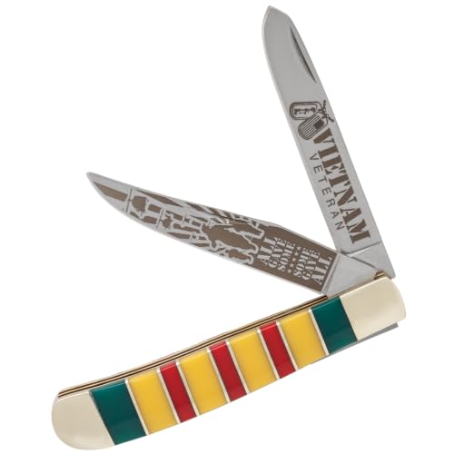 BUDK Vietnam Veteran Trapper Pocket Knife | Dual 3 1/4 Inch Blades | Clip Point And Spey Blade | Soldier And Dog Tag Etchings | Striped Tribute Handle | Nail Nick Opening | 7 1/2 Inch Overall