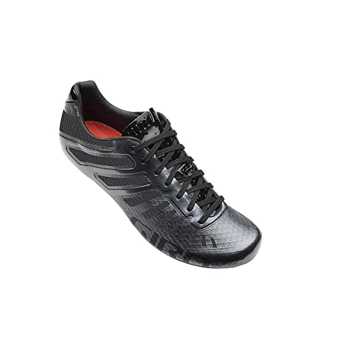 Per creare una scarpa minimalista che ha la stessa struttura di supporto della leggendaria Empire ma migliorandone lo stile, si é partiti da un unico pezzo di tessuto monofilamento Synchwire che circonda una classica chiusura a lacci per permettere una sensazione come di seconda pelle.