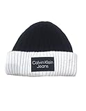 Questo cappello Calvin Klein per bambini presenta un design colorblock in bianco e nero, con fodera interna e ricamo del marchio sul davanti. Presenta basso con giro e tessuto sintetico elastico.