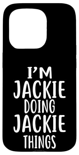 I'm JACKIE Doing JACKIE Things T�V���c �m�x���e�B ���[���A �V���c �X�}�z�P�[�X iPhone 15 Pro �p