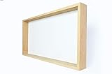 Imagen de madera noble y uniforme. Panel trasero que se sujeta de forma segura con tornillos.