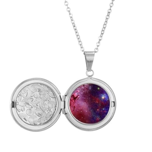 Collier médaillon bleu pour sublimer vos tenues avec des nuages étoilés