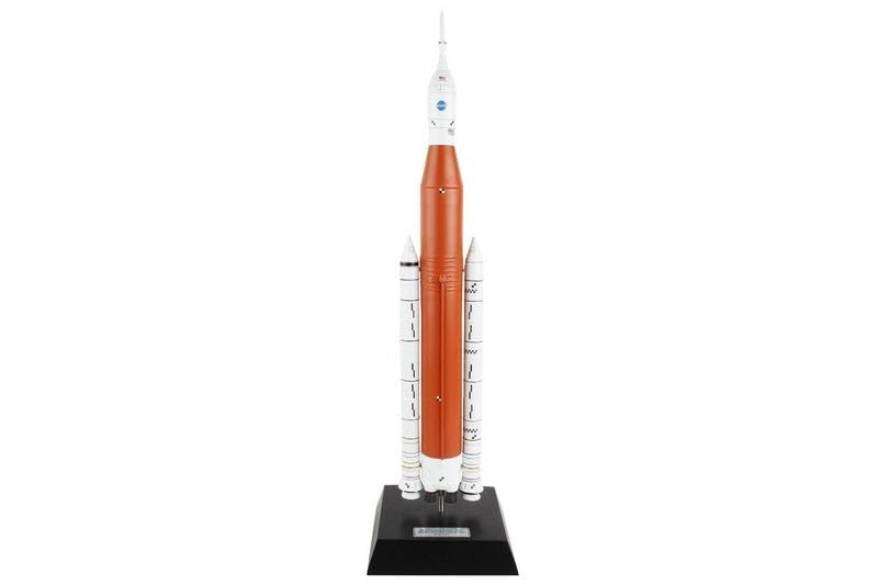 Space Launch System SLS Artimis NASA laumch Rocket Desktop Display Model Scale 1/200