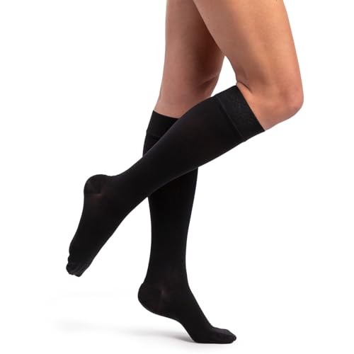 Image of Sigvaris Dynaven 972 Women's Closed Toe Knee Highs w /Grip Top - 20-30 mmHg Light Beige LS