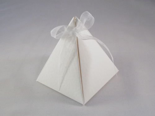 100 x Hammered White Pyramid Wedding Favour Boxes