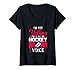 Femme Hockey Mama I'm Not Yelling Tabouret de hockey sur glace T-Shirt avec Col en V