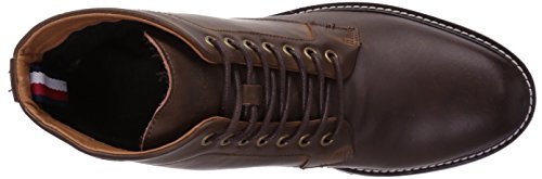 tommy hilfiger men's laurel chukka boots