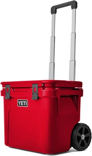 YETI Roadie 32 - Nevera con ruedas, enfriador duro aislado, rojo rescate