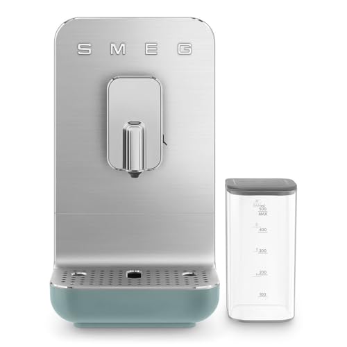 Smeg, Macchina da Caffè Espresso Automatica BCC13EGMEU, Sistema Latte, Macinacaffè Integrato, Sistema Thermoblock, 1,4 L, Cassetto Raccogligocce Rimovibile, Dimensioni Compatte, 1350W, Verde Smeraldo