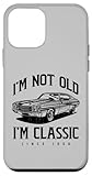 Les amis et la famille adoreront ce design amusant d'anniversaire pour hommes avec une citation. Le graphisme de voiture classique en fait l'idée parfaite pour les accros aux véhicules et les têtes de piston. Idée d'anniversaire incroyable ou idée de Noël