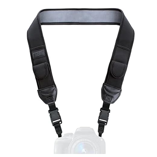 Correa para Cámara de Fotos de Neopreno USA Gear. para Camaras Reflex, Evil y Compactas. Compatible con Canon, Nikon, Sony,Olympus,Pentax,Fujifilm,Samsung y Muchas más. Diseño Negro
