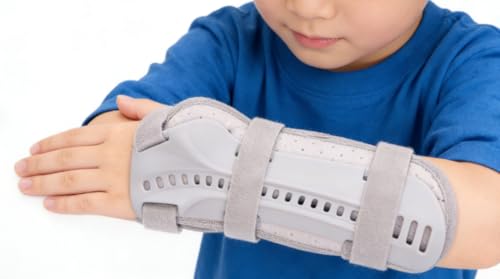 Child-sized wrist brace with a reinforced splint and open thumb opening — the only paediatric splint option in this comparison