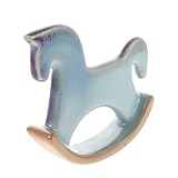 Adapté à tous les styles de décoration : que ce soit comme décoration de noël ou comme petite figurine de cheval pour la maison, ce cheval à bascule s'harmonise avec différents thèmes et palettes de couleurs, ajoutant une touche de charme raffiné. mini chevaux en céramique, figurine de cheval pour bureau