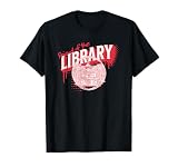 Entra nell'incantevole mondo dei libri e immergiti nella magia della biblioteca con questa opera d'arte isometrica finemente dettagliata. Abbraccia la gioia di leggere e fai sapere a tutti che sei un vero amico della biblioteca!