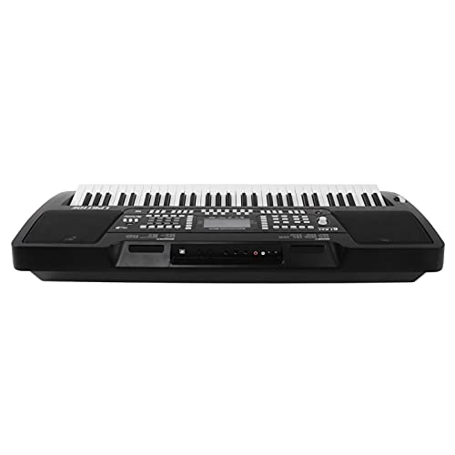 Piano électronique, jouer et chanter en même temps Le clavier électronique affiche clairement l’état des fonctions utilisées pour la création musicale - Les Beatles, Paul McCartney, John Lennon, RIngo Starr, George Harrison Piano électronique, jouer et chanter en même temps Le clavier électronique affiche clairement l'état des fonctions utilisées pour la création musicale
