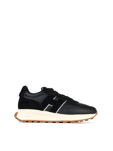 Look grintoso e suggestioni rétro convivono nelle Hogan H641. Pensata per un grip ottimale, la suola light ha un battistrada con tacchetti a forma di H. Queste sneakers presentano una tomaia in pelle liscia, con inserti e H laterale in pelle scamosciata. La soletta in memory foam assicura una calzata ammortizzata. Sneakers Hogan H641 donna Made in Italy Tomaia in pelle liscia Inserti e H laterale in pelle scamosciata Dettagli in pelle metallizzata Soletta in memory foam 0,8 cm Suola in gomma Altezza totale 5 cm Indicazioni di cura e mantenimento incluse Custodia in tessuto inclusa Include un paio di lacci aggiuntivi