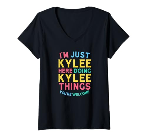 Mujer Kylee Here Doing Kylee Things Funny Kylee Nombre Camiseta Cuello V