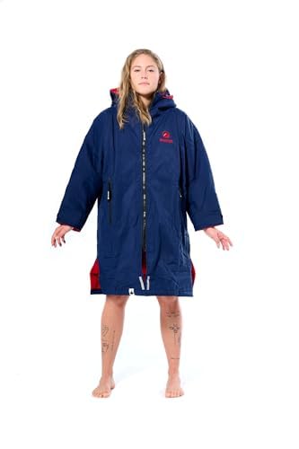 Poncho de surf polaire rouge et gris pour se changer à la plage