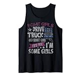Idea de regalo perfecta para todas las mujeres conductoras de camiones que hacen entregas puntuales y conducen Big Rigs. Some Girls Drive Trucks & Shoot Guns - Its Me I'm Some Girls