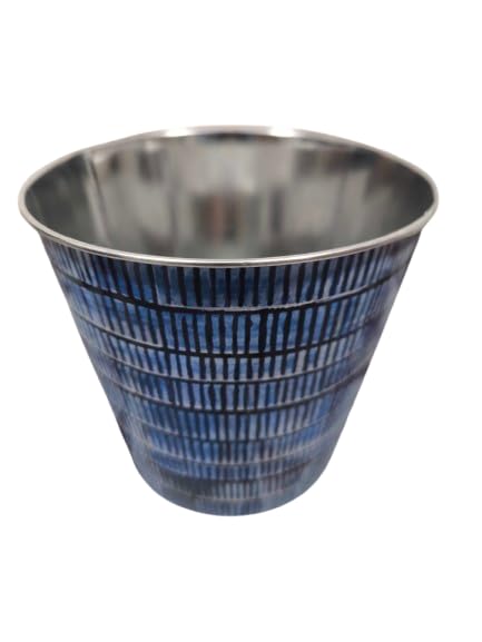 Genérico Macetero Metálico Decorativo, 4 Modelos Disponibles, Diseño Estampado, 14 cm Altura, 15 cm Diámetro Superior, Sin Drenaje, Uso Interior (A)