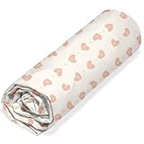 ✔️ Belle qualité de tissu et des motifs imprimés de cœurs pour ce drap housse en microfibre de la collection FEERIQUE.