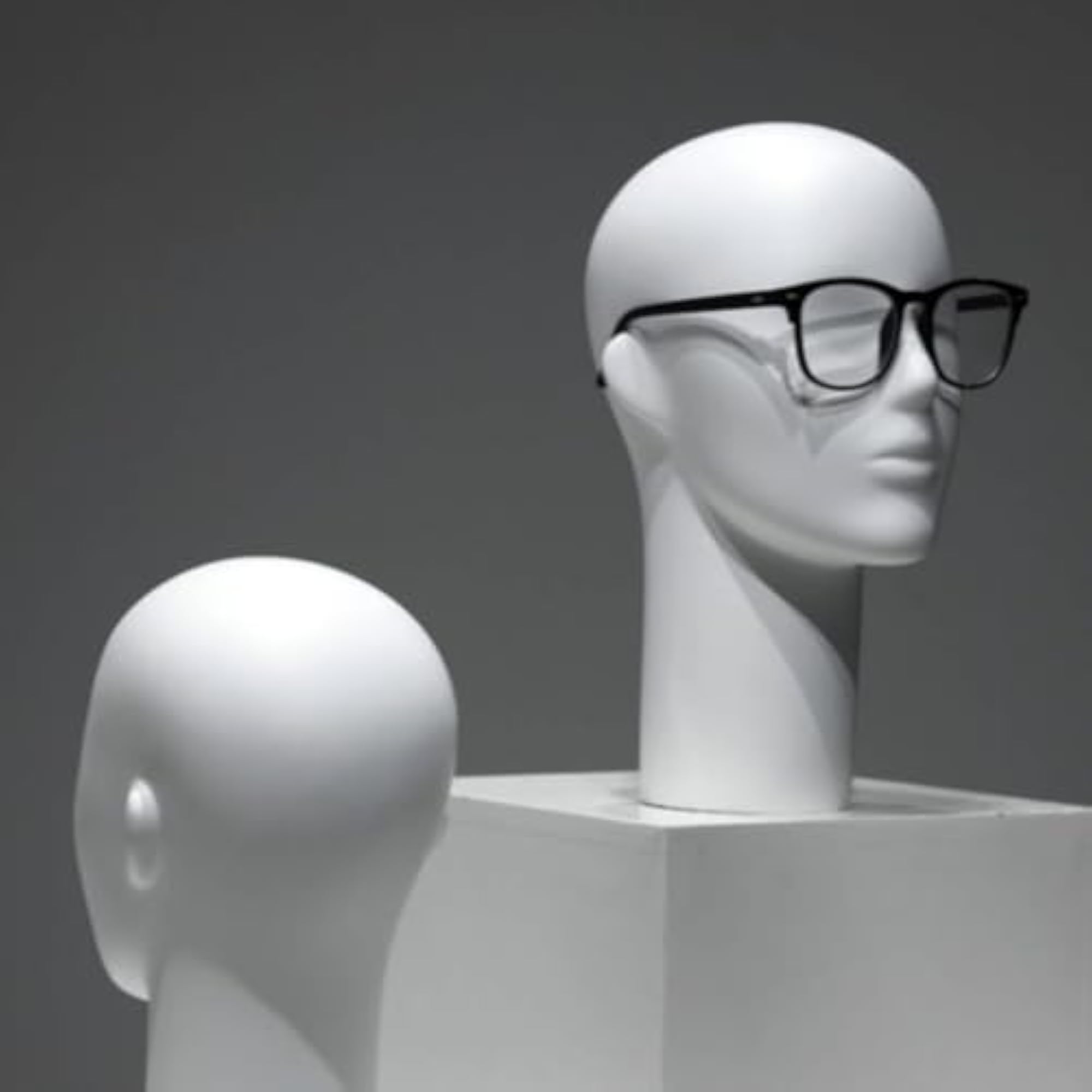 Sculpted Hairpiece Display Head for Retailers