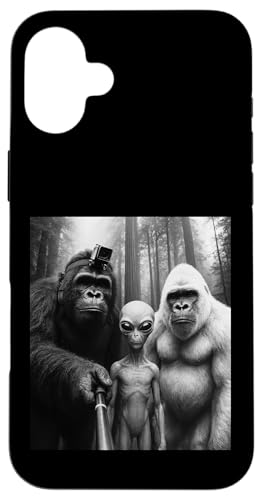 Sasquatch Yeti Alien Selfie, Funny Bigfoot Hiking Vlog Coque pour iPhone 16 Plus